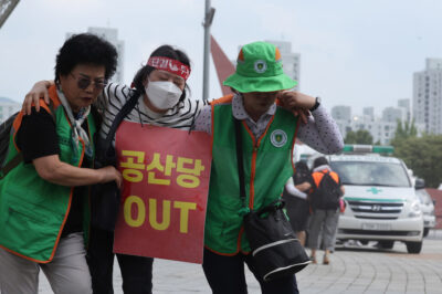 ‘공산당 아웃’, 테러범은 시민을 노렸다??