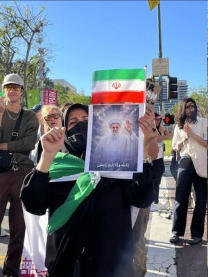 “철들면서 이란에서의 첫 기억은 수시로 미국의 공습에 대피했던 일들이다.”